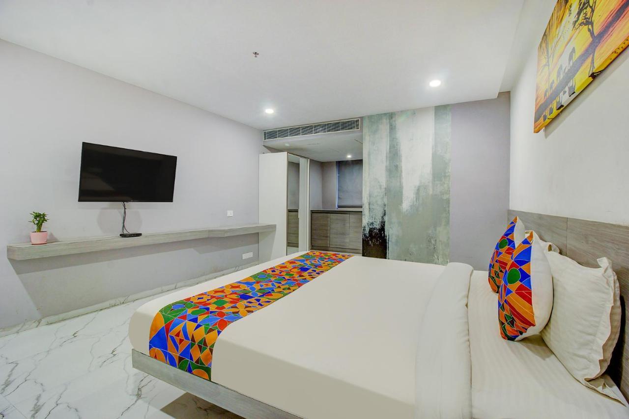Fabhotel Ssr Fern Suites - 100M From Gsm Mall Madeenaguda Lingampalli Exterior foto