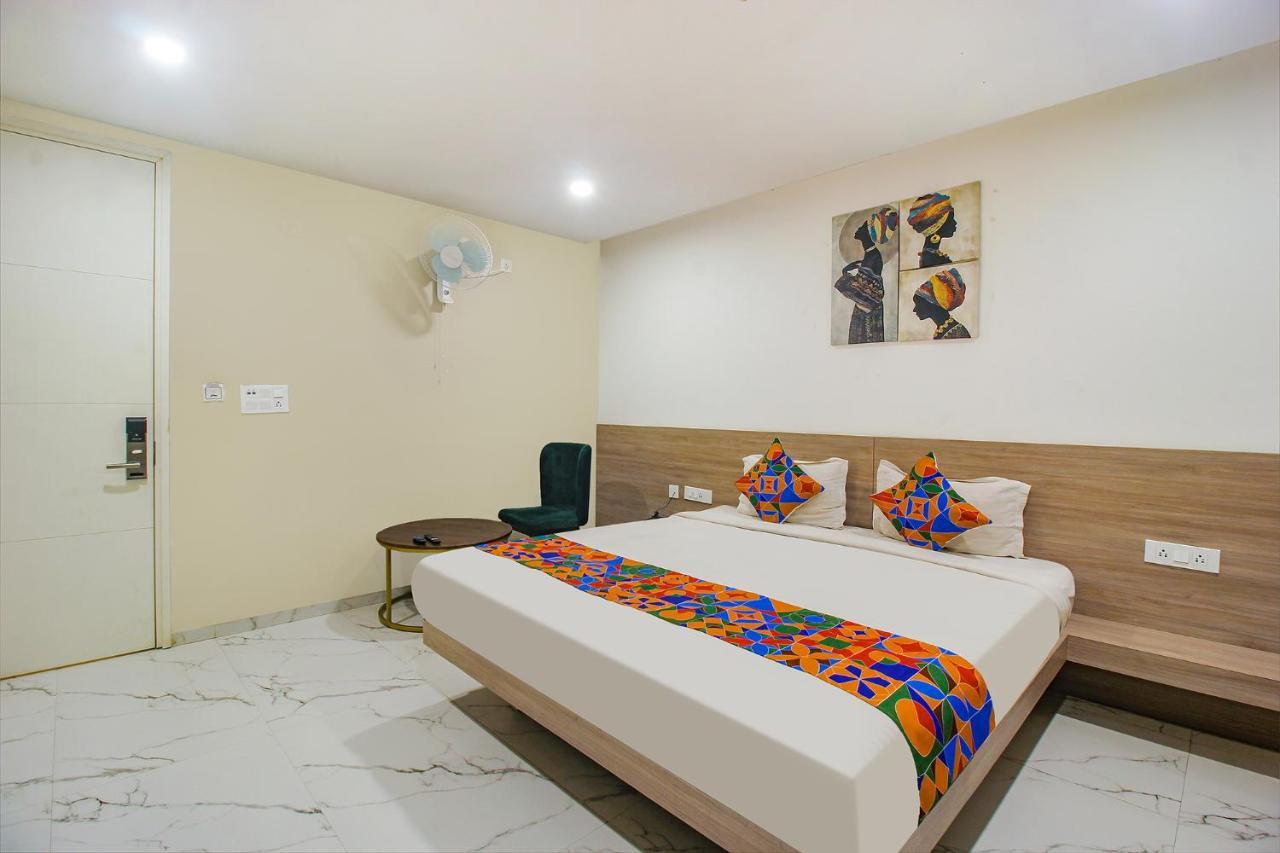 Fabhotel Ssr Fern Suites - 100M From Gsm Mall Madeenaguda Lingampalli Exterior foto