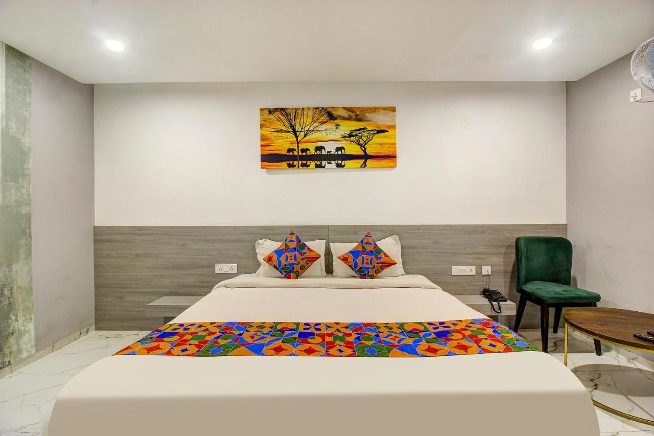 Fabhotel Ssr Fern Suites - 100M From Gsm Mall Madeenaguda Lingampalli Exterior foto
