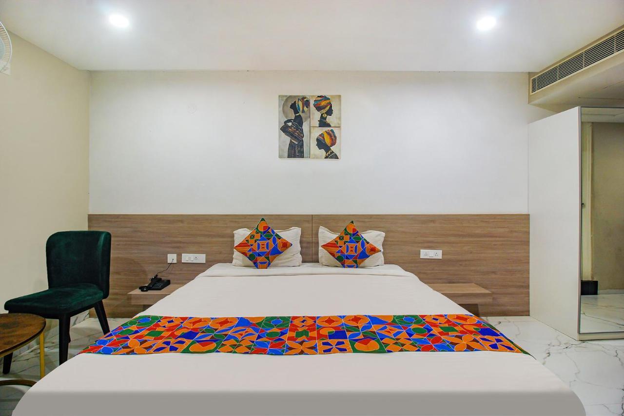 Fabhotel Ssr Fern Suites - 100M From Gsm Mall Madeenaguda Lingampalli Exterior foto