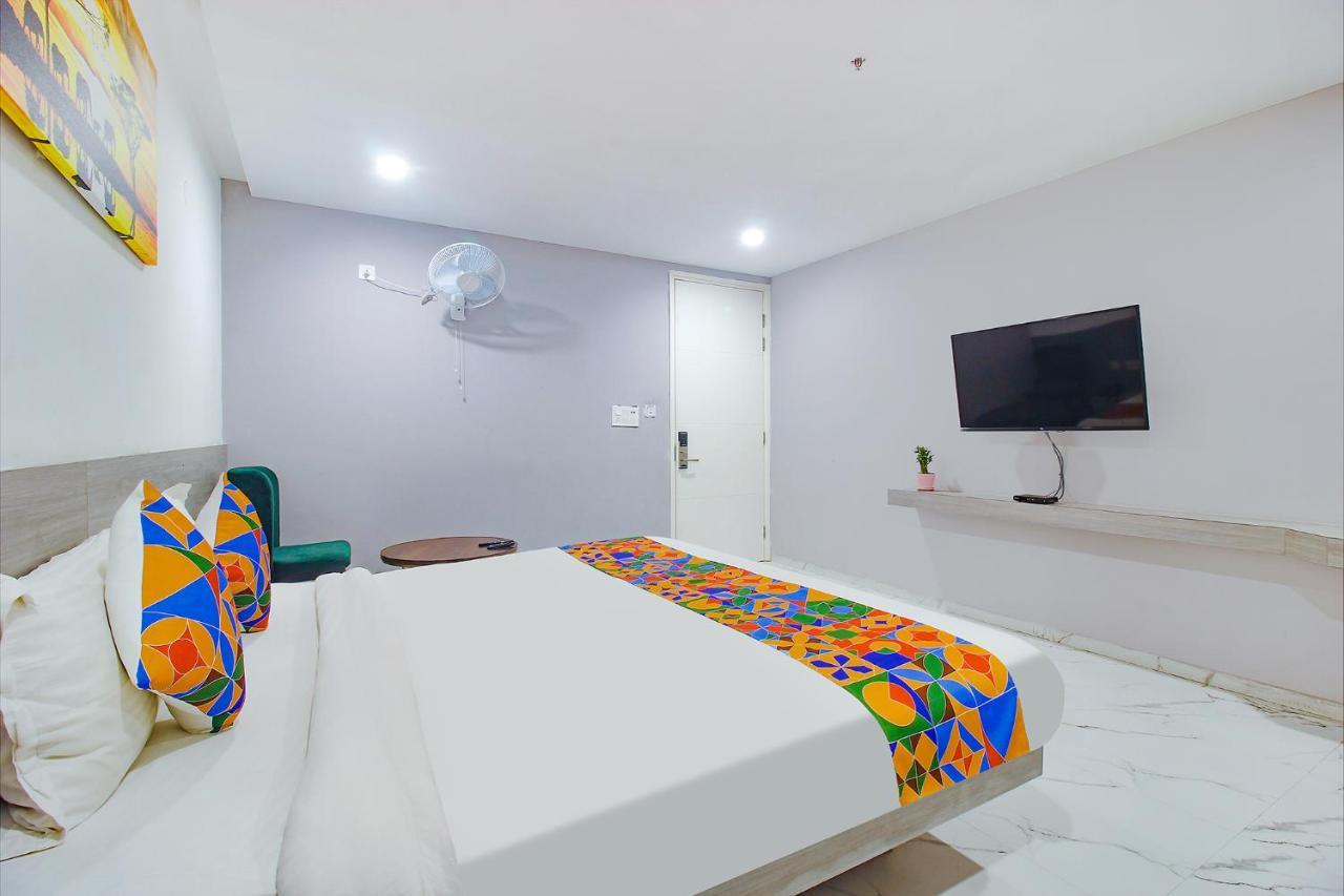 Fabhotel Ssr Fern Suites - 100M From Gsm Mall Madeenaguda Lingampalli Exterior foto