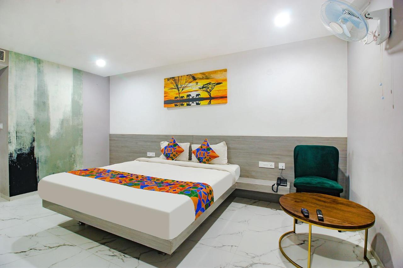 Fabhotel Ssr Fern Suites - 100M From Gsm Mall Madeenaguda Lingampalli Exterior foto